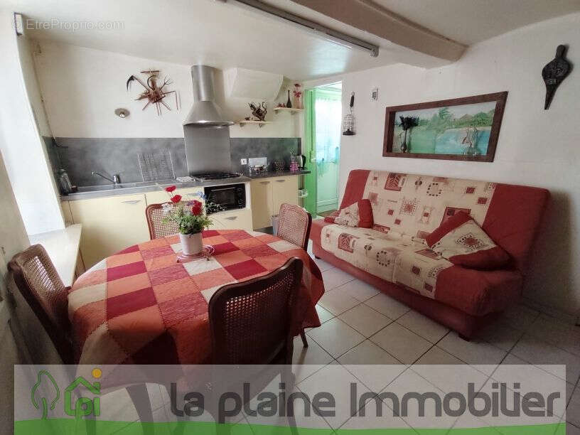 Maison à CARROUGES
