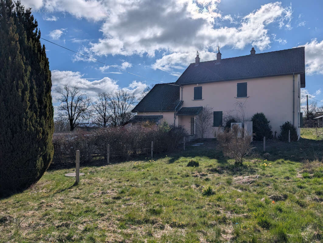 Maison à VILLOSANGES