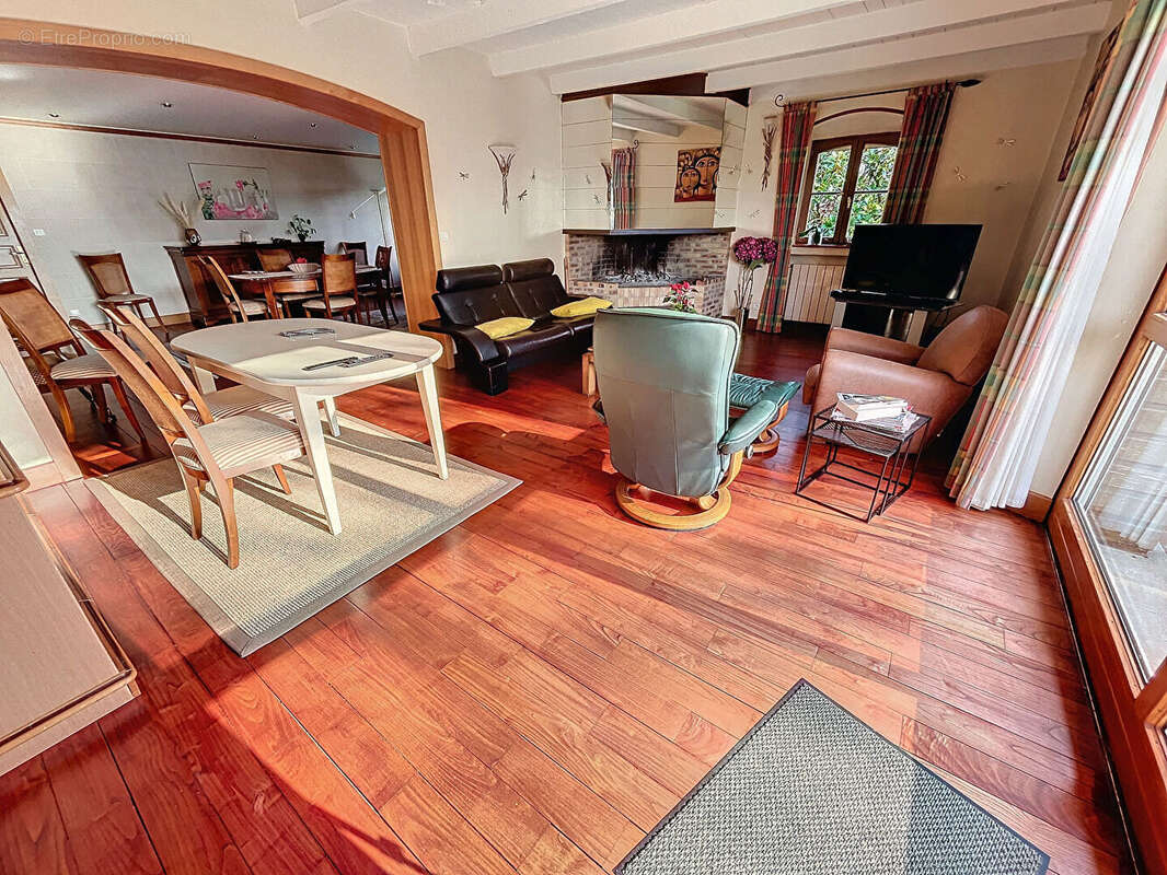 Maison de 9 pièces à Avranches (50300) à 2,5 kms du centre ville et 3 kms des grandes surfaces - photo 4