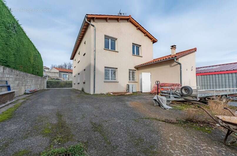 Commerce à CHAUSSAN