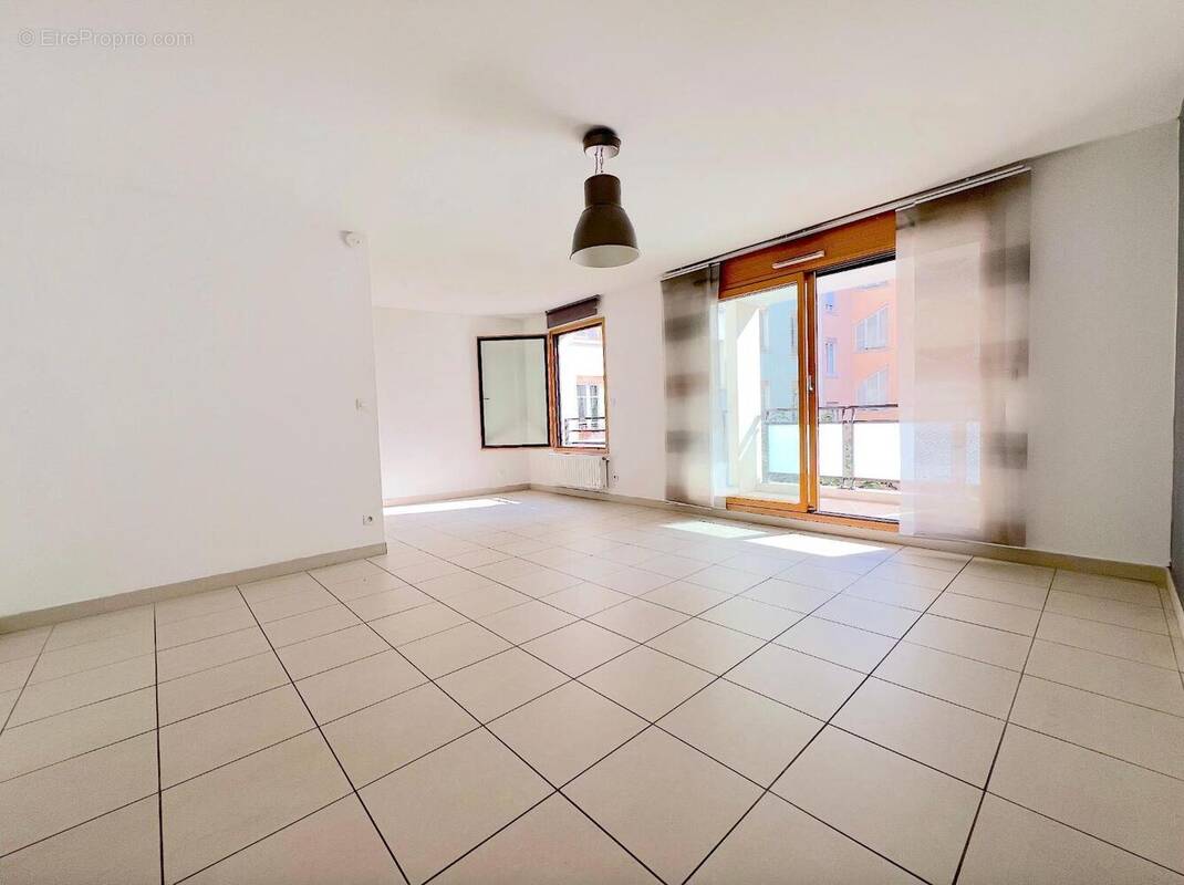   - Appartement à LYON-3E