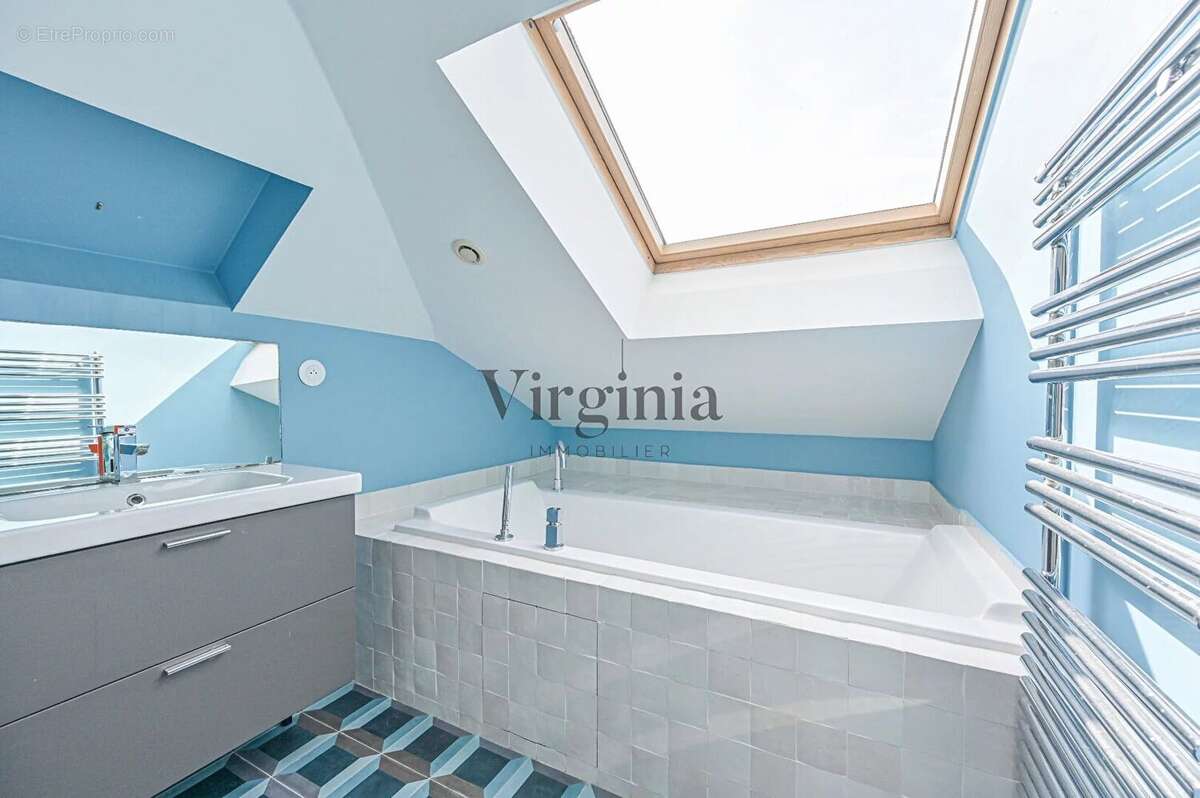 Appartement à CHARENTON-LE-PONT