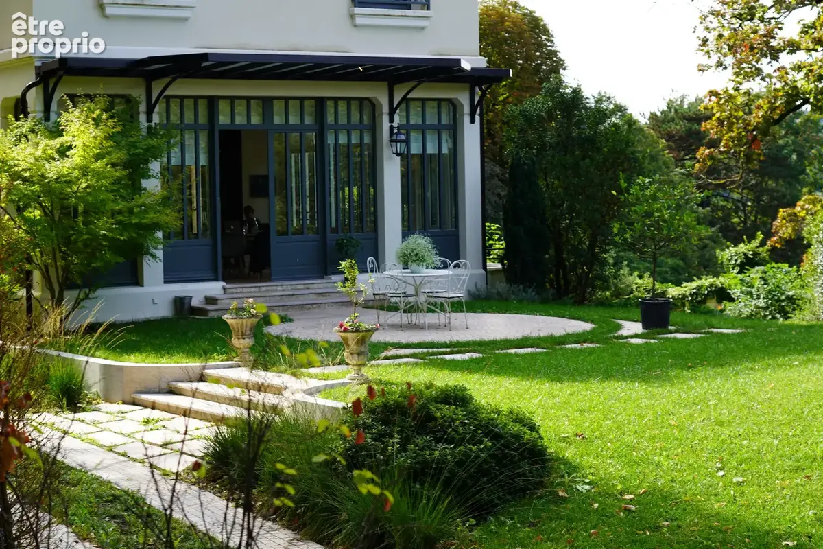 Caluire et Cuire - Le Vernay - Belle propriété de 550 m2 - photo 4