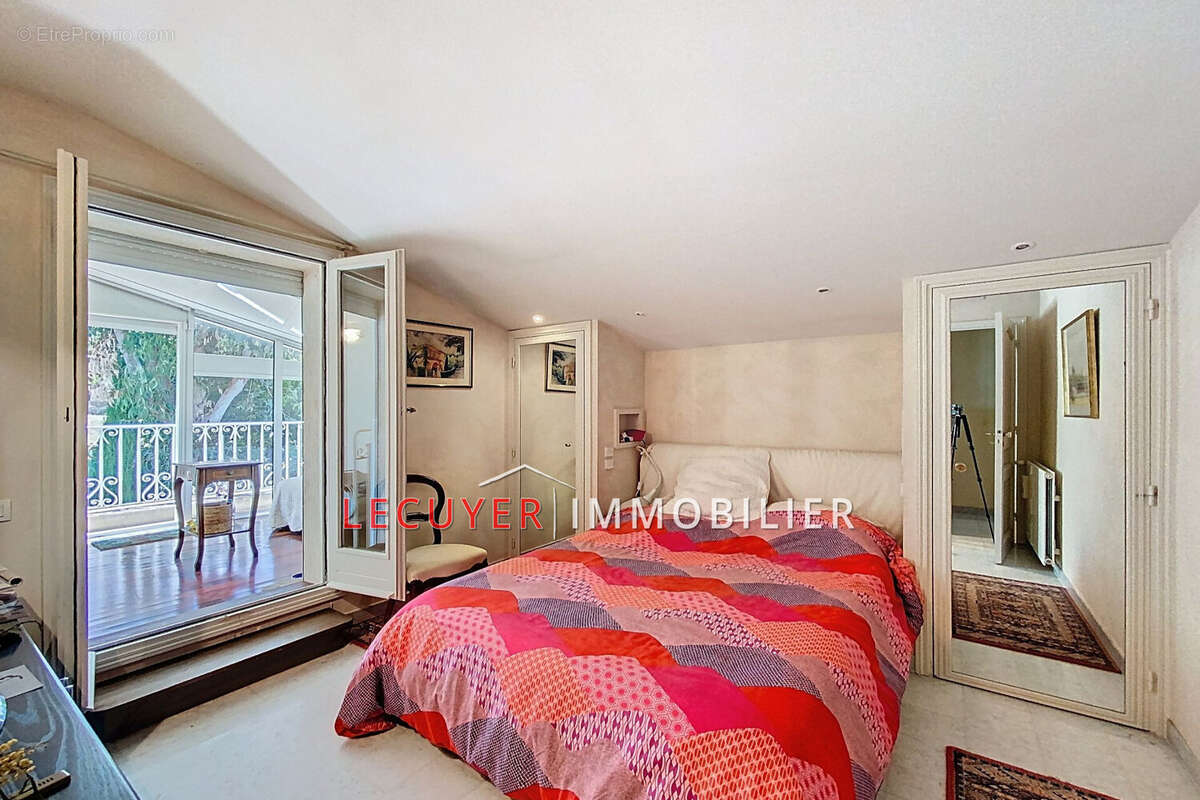 Appartement à VALLAURIS