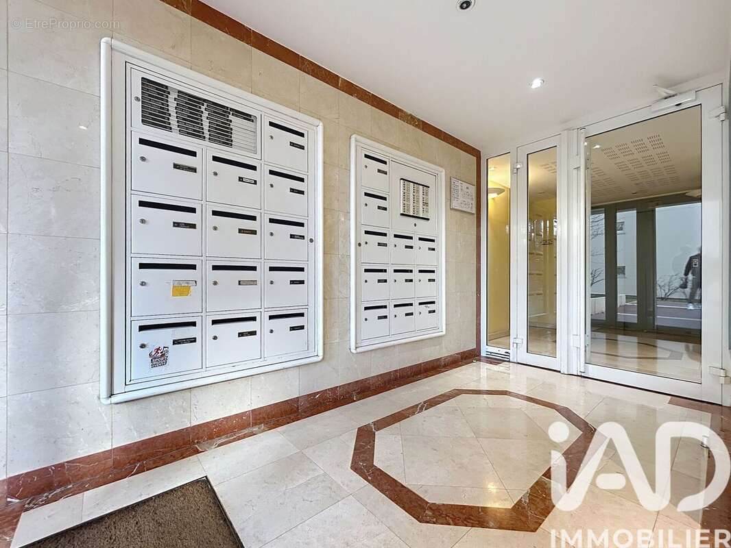 Photo 8 - Appartement à COURBEVOIE