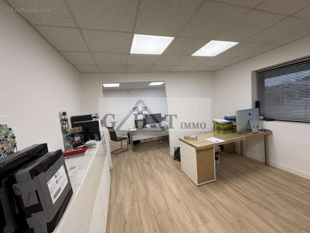 Commerce à VERT-SAINT-DENIS