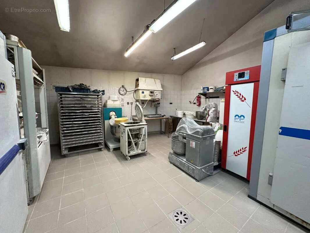 Commerce à RION-DES-LANDES