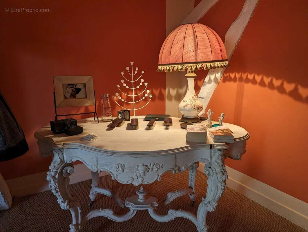 Maison de caractère avec 4 chambres sur 'environ 7318 m². - photo 33