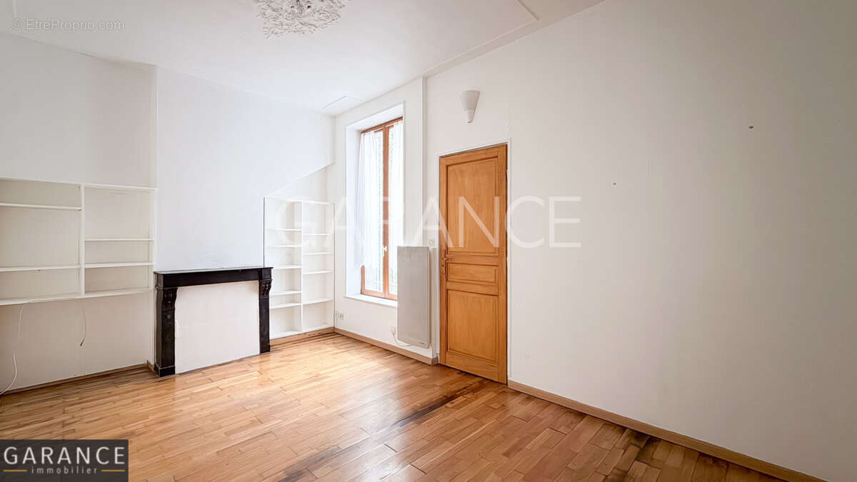 Appartement à PARIS-14E