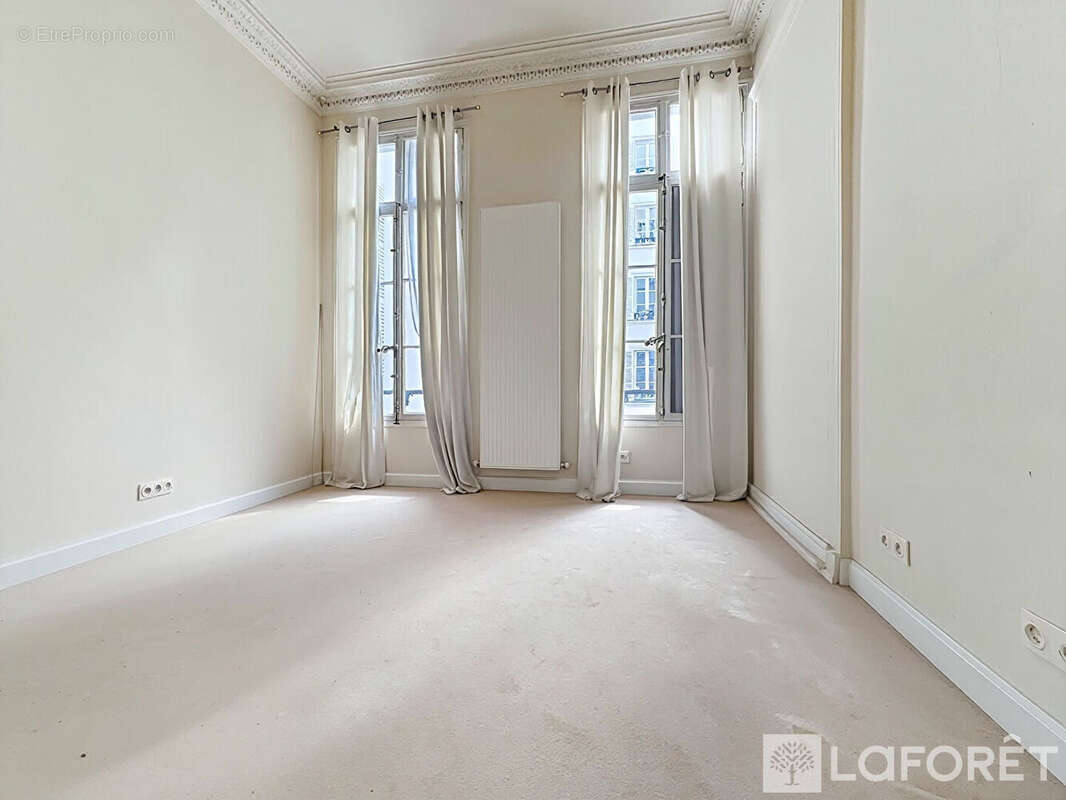 Appartement à PARIS-2E