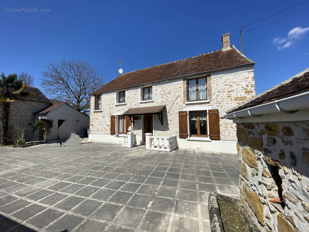 Maison à LA CHAPELLE-RABLAIS