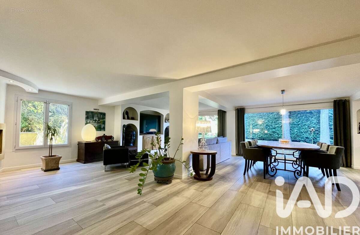 Photo 2 - Maison à LA TOUR-DE-SALVAGNY