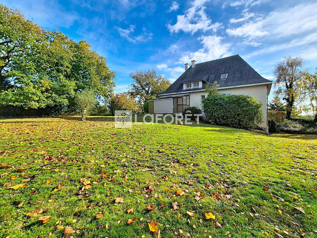 Maison à NOYAL-CHATILLON-SUR-SEICHE