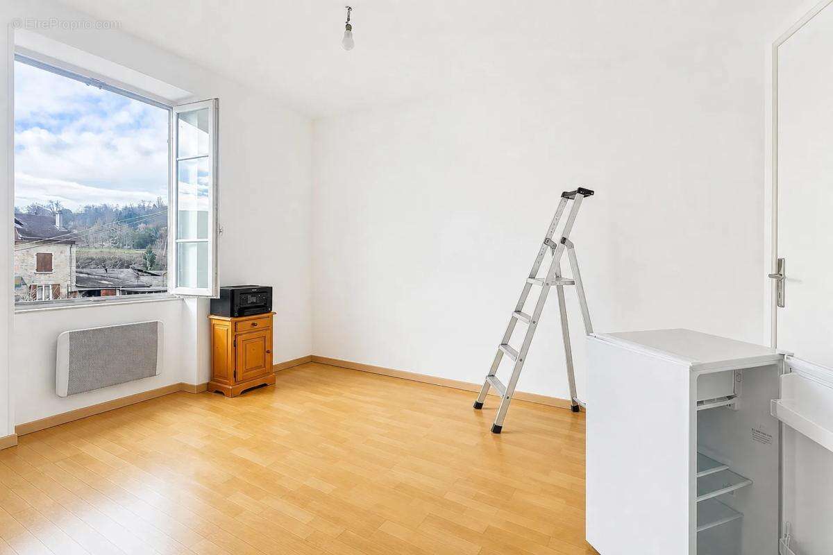 Appartement à NIVOLAS-VERMELLE