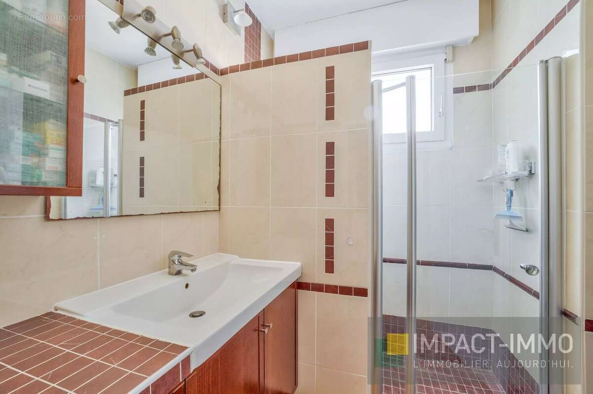 Appartement à COURBEVOIE