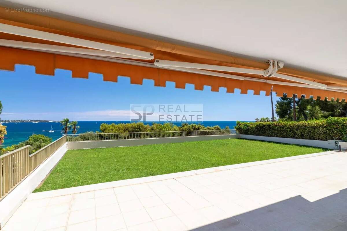 Appartement à VALLAURIS