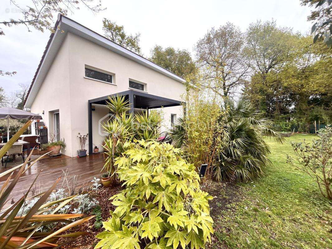 Maison à GRAYAN-ET-L'HOPITAL