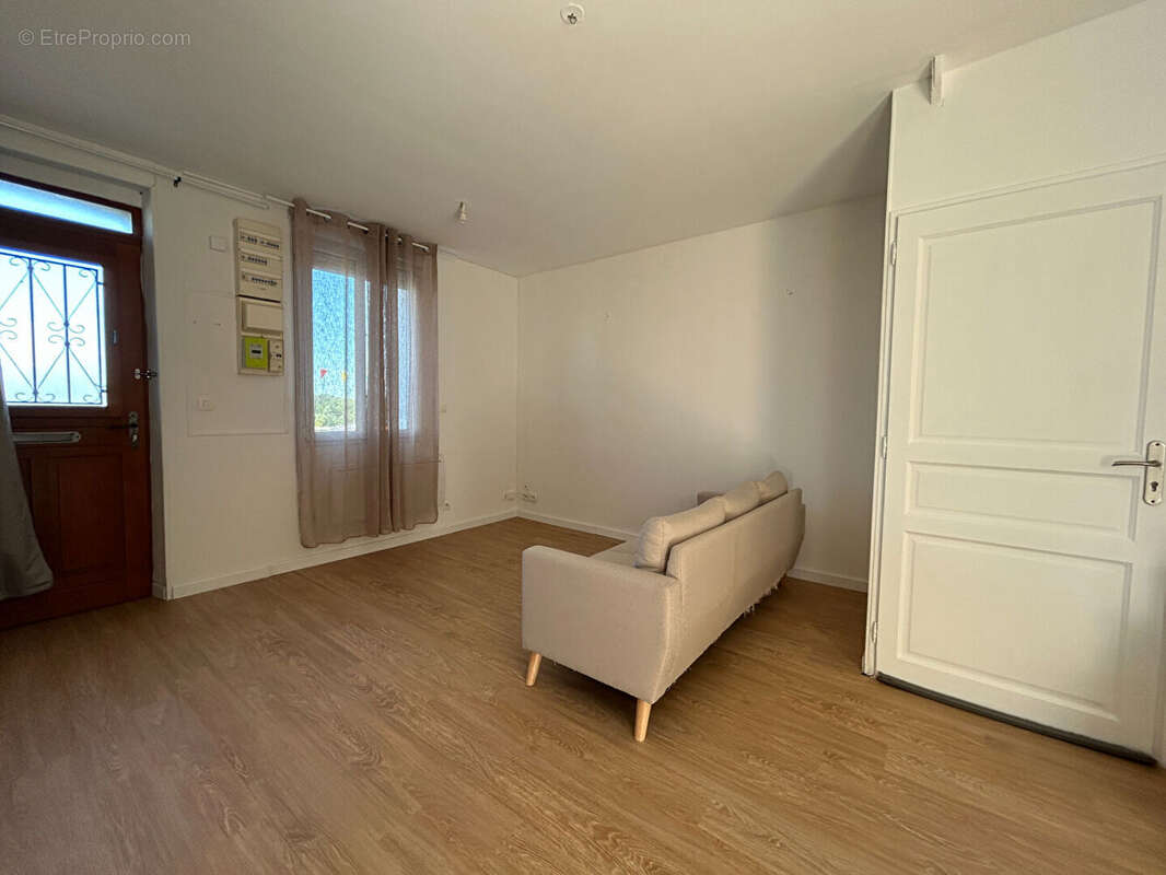 À VENDRE - Maison rénovée d'environ 68 m² au sol - Picquigny - photo 2