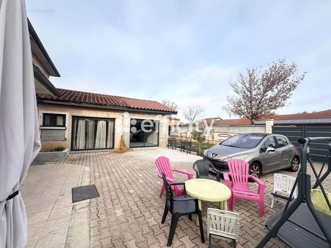 Maison à VAULX-EN-VELIN