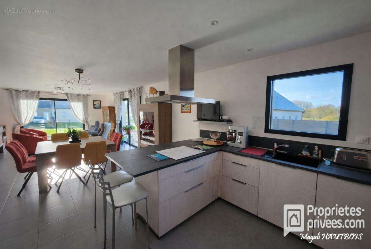 Maison à SAINT-HILAIRE-DU-HARCOUET