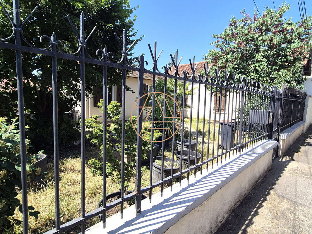 Maison à SAINT-MAUR-DES-FOSSES