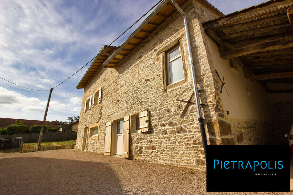 Maison à SAINT-MAURICE-DE-SATONNAY