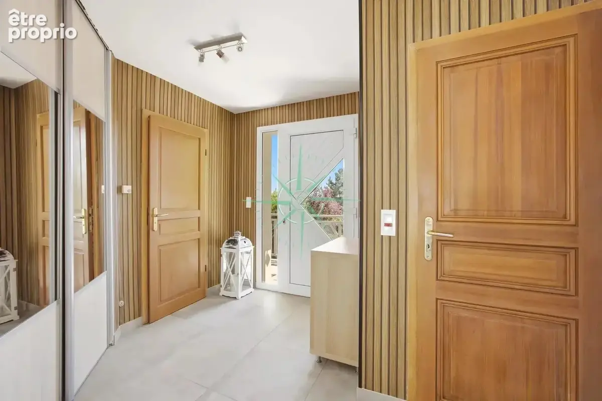Propriété familiale de 185 m2 avec piscine, sans vis-à-vis. - photo 7