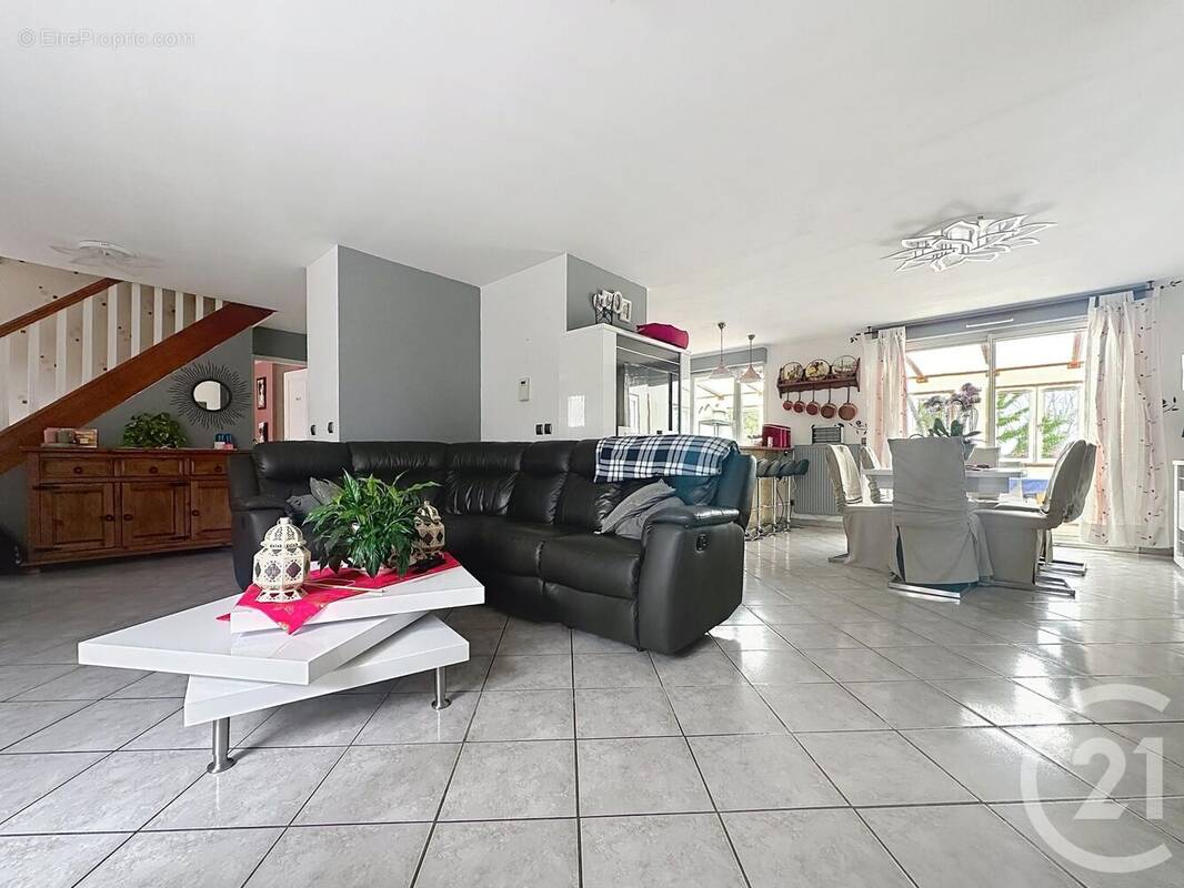 Maison à MONTIGNY-LENCOUP