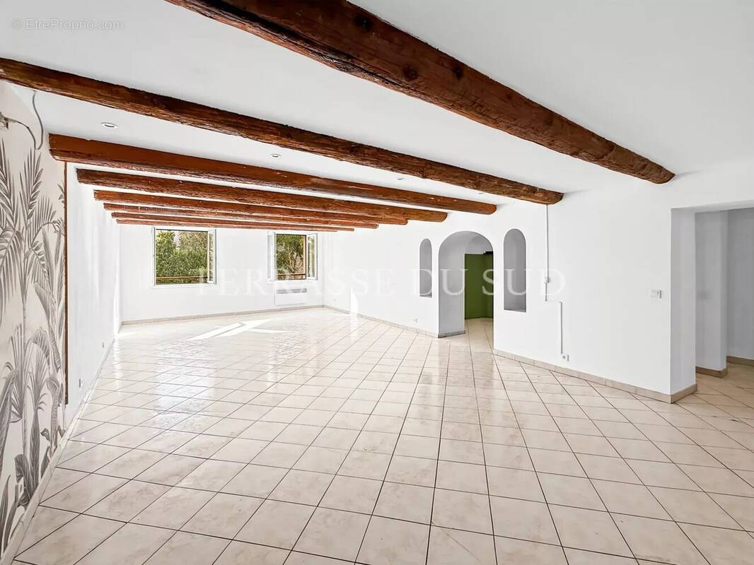 Appartement à MARSEILLE-2E