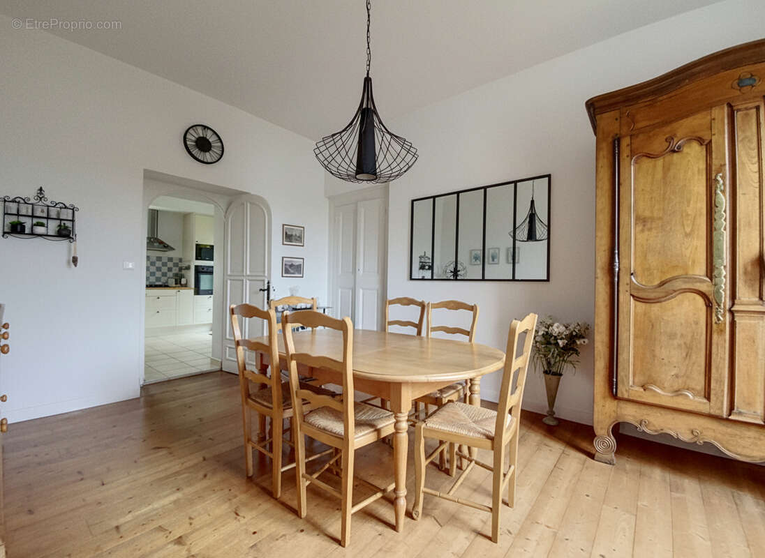 Maison à QUINTIN