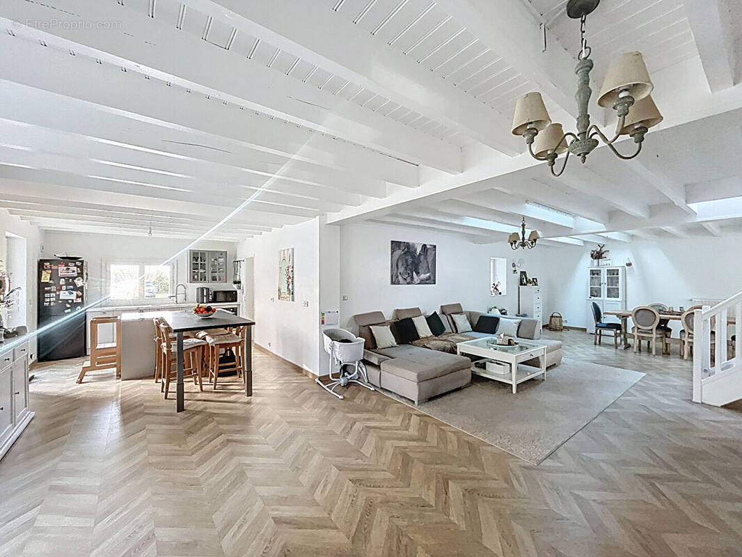 Maison à AMBARES-ET-LAGRAVE