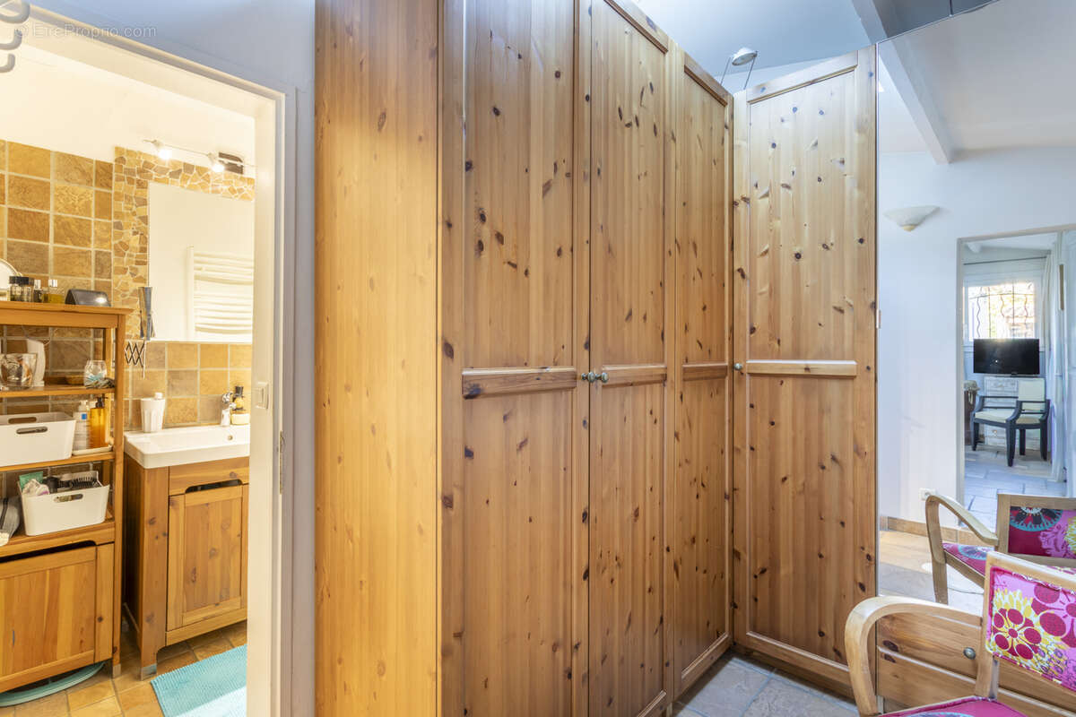 Maison à SIMIANE-COLLONGUE