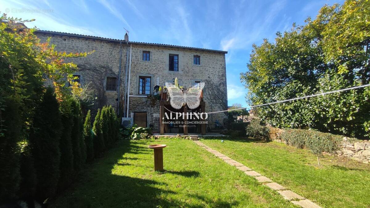 Maison à PIEGUT-PLUVIERS