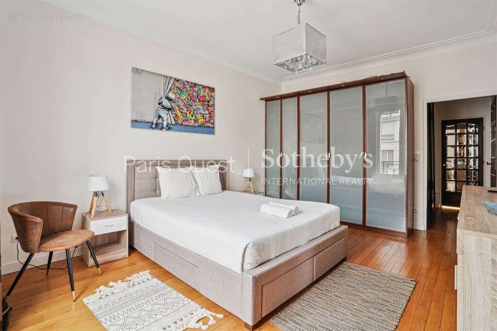 Appartement à NEUILLY-SUR-SEINE