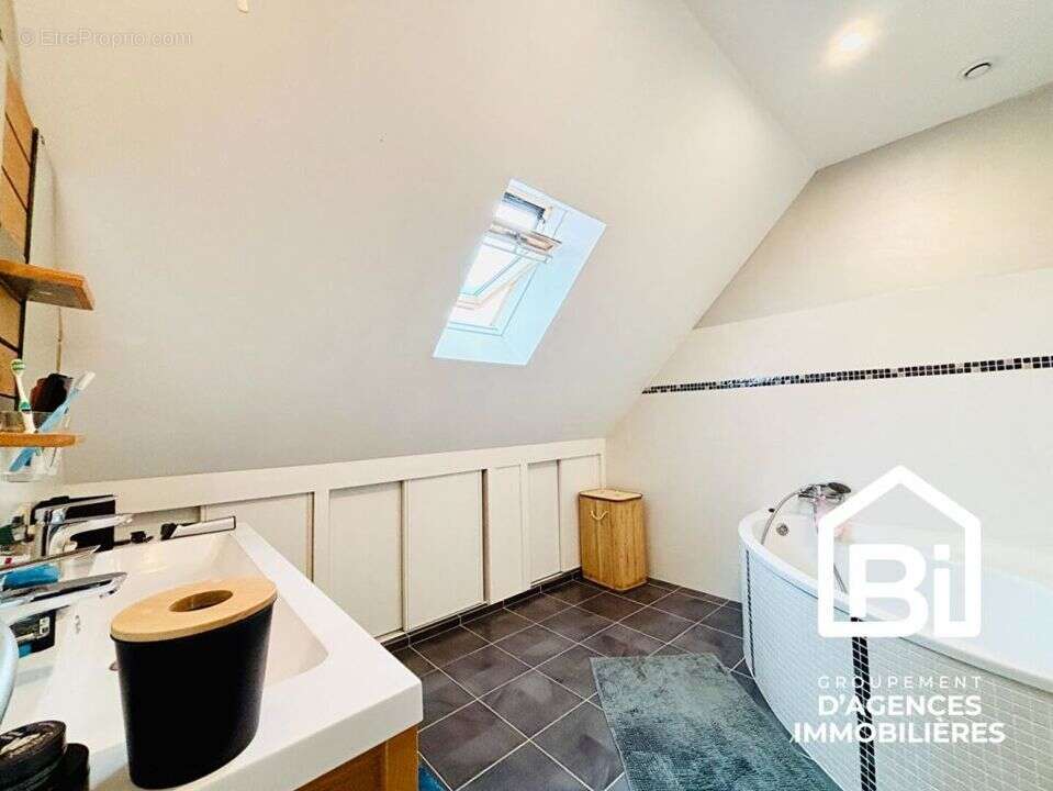 Maison à FEUGUEROLLES-BULLY