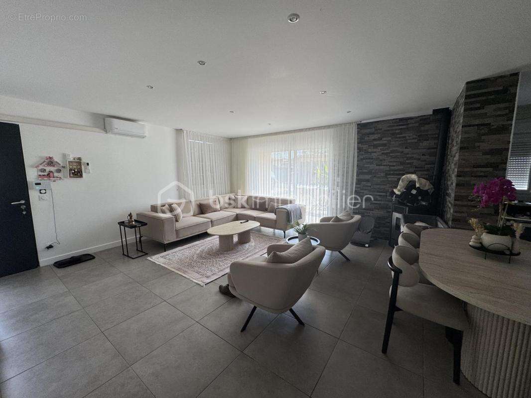 Maison 104 m² à Arveyres  - photo 3