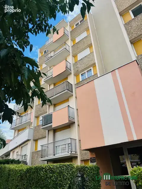Appartement proche cours fauriel -  t4  rénové avec  balcon et place de stationnement couverte - photo 4