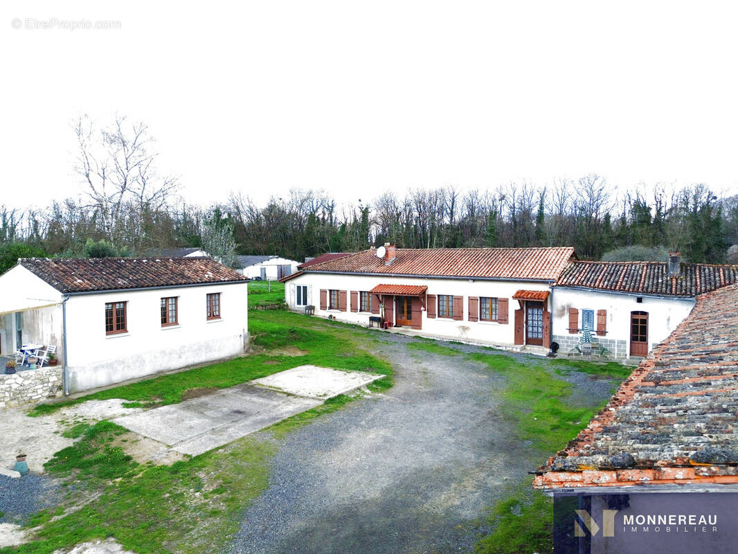 Maison à BAIGNES-SAINTE-RADEGONDE