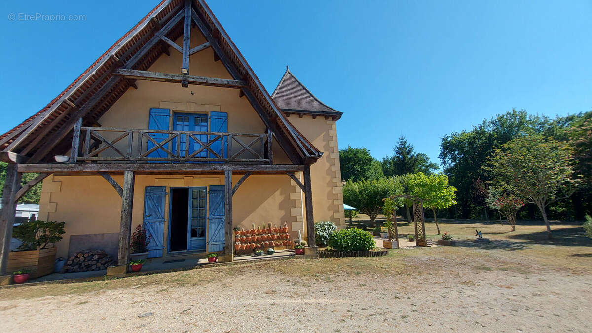 Maison à CENAC-ET-SAINT-JULIEN