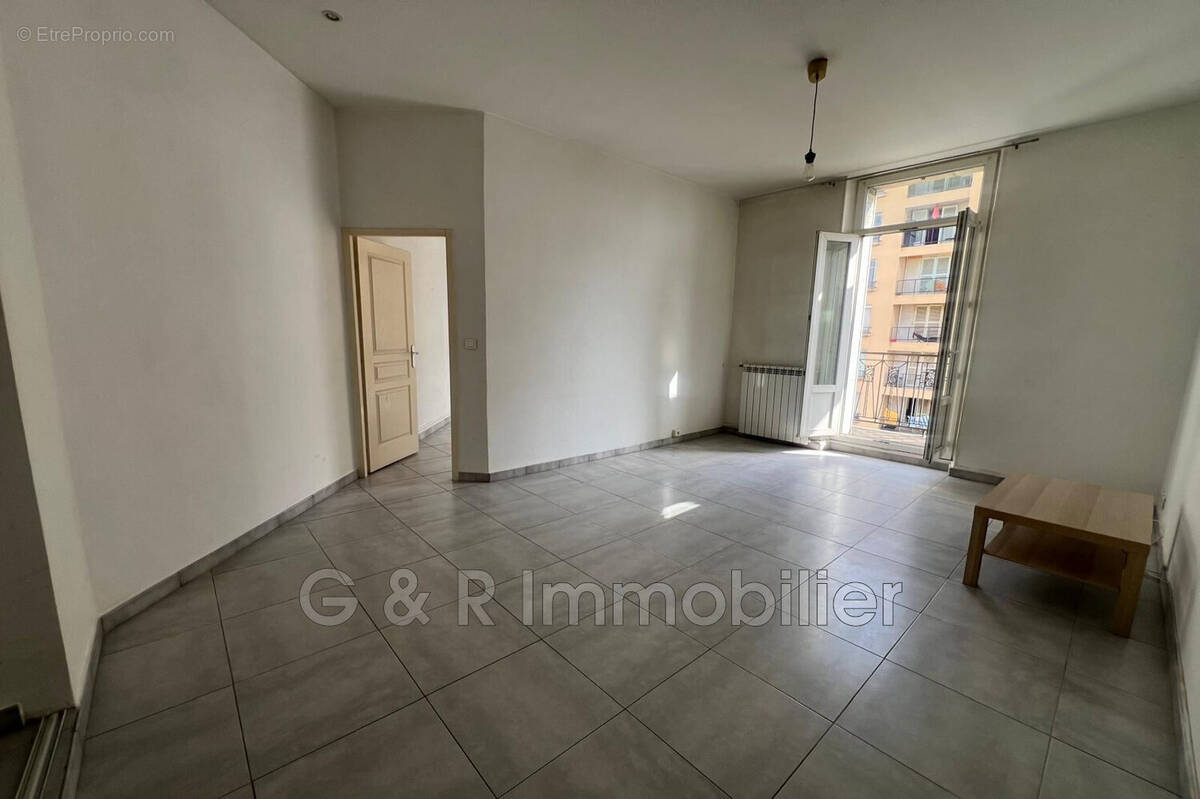 Appartement à MARSEILLE-4E