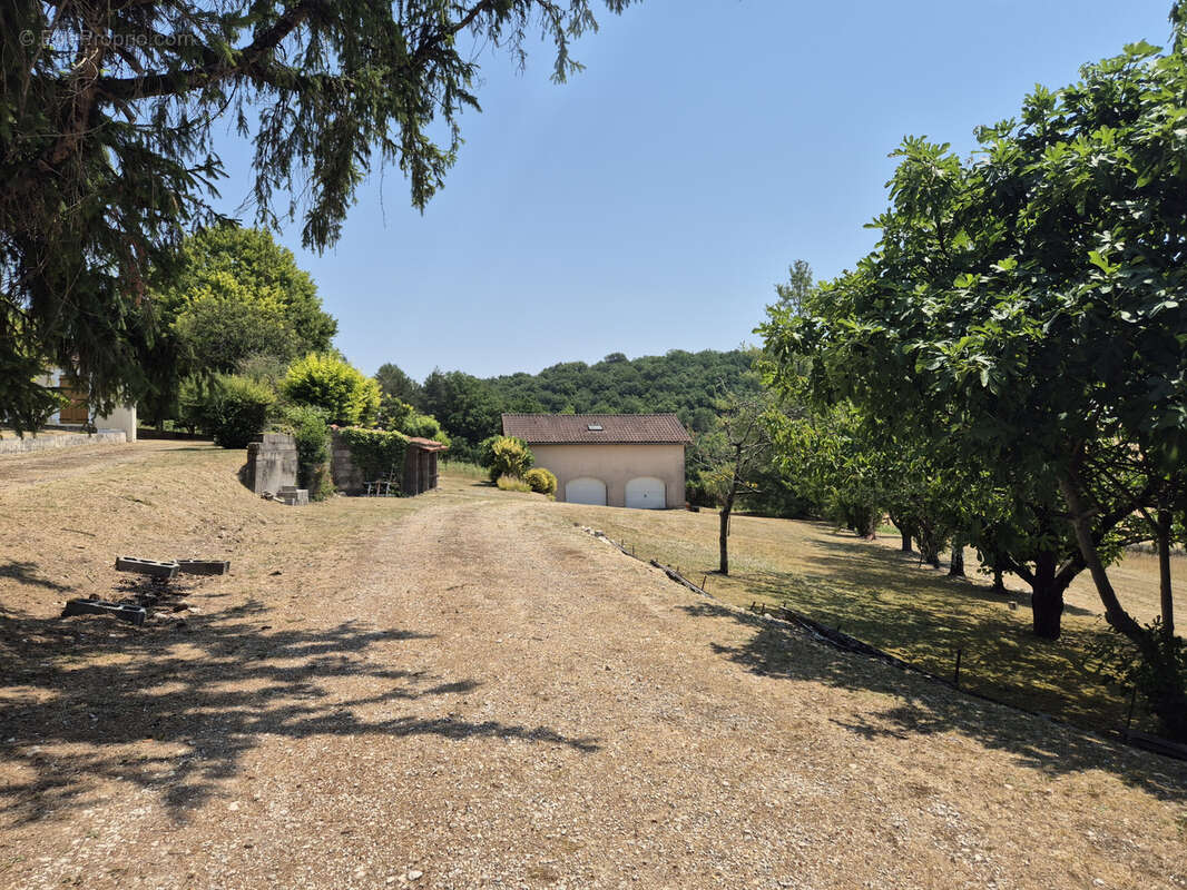 DORDOGNE - Périgueux - Tocane - Maison 120 m2 - 4 chambres - terrain d'environ 2hectares - calme/campagne - vu - photo 2