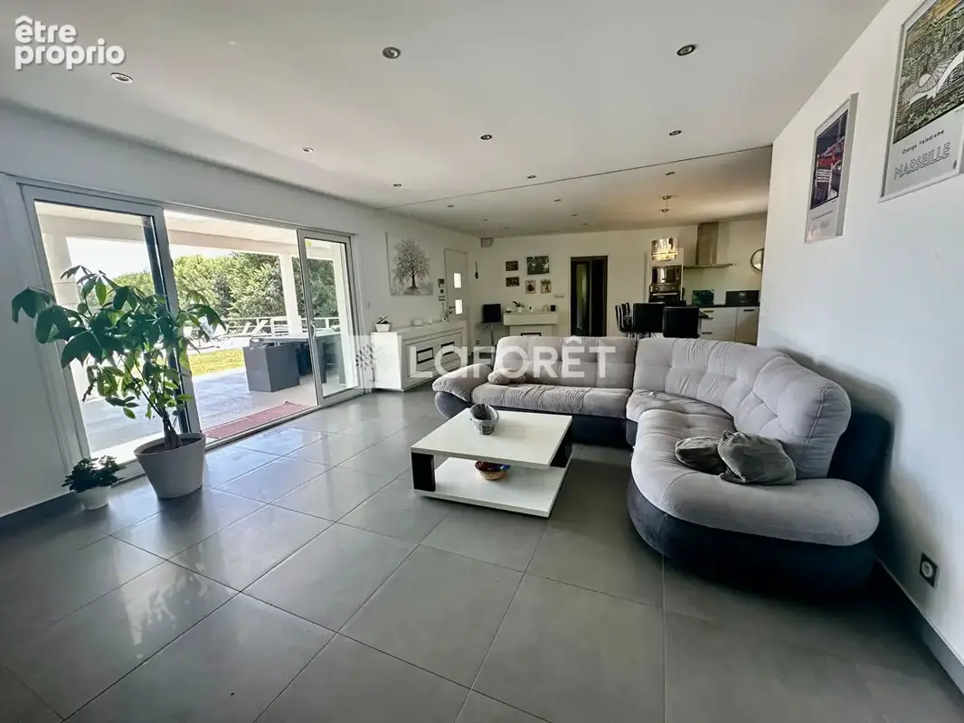 Maison Cuges Les Pins 6 pièces 3 chambres 140 m2 avec piscine - photo 4
