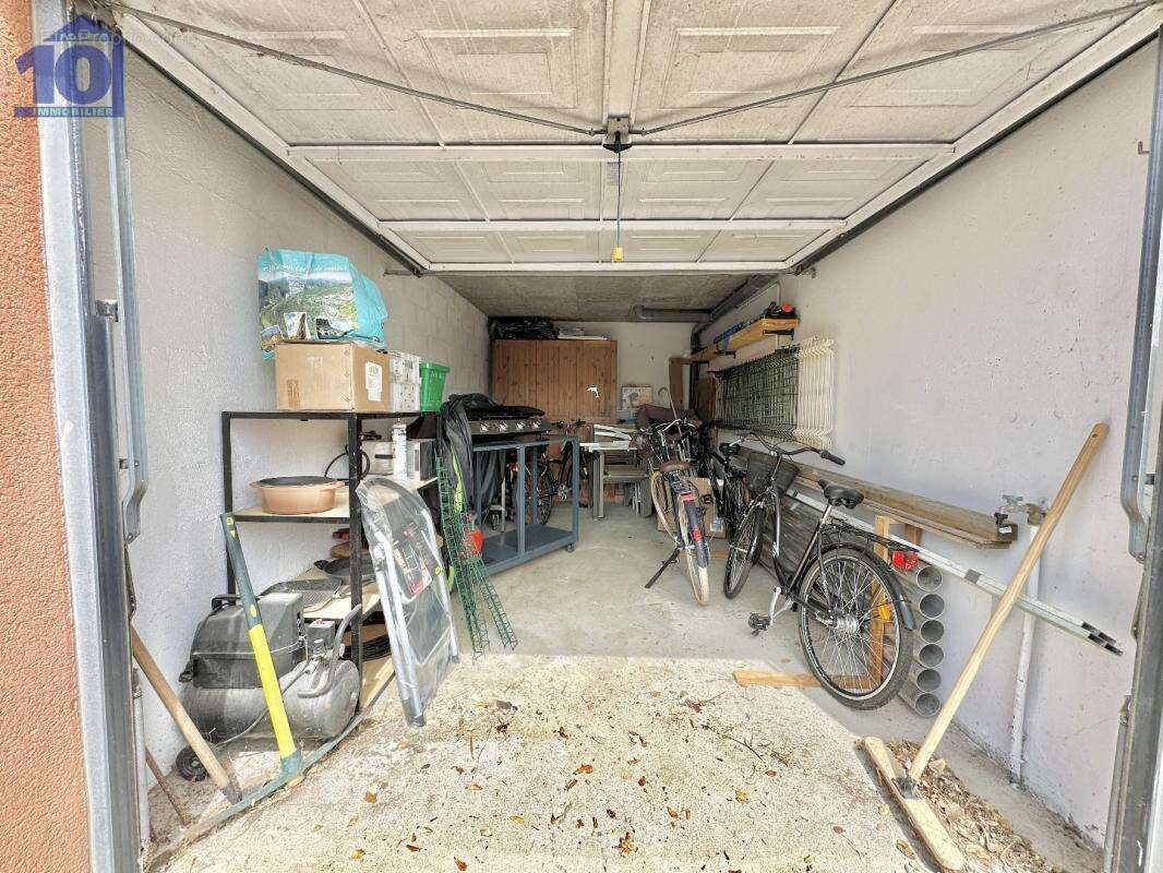 Parking à VALRAS-PLAGE