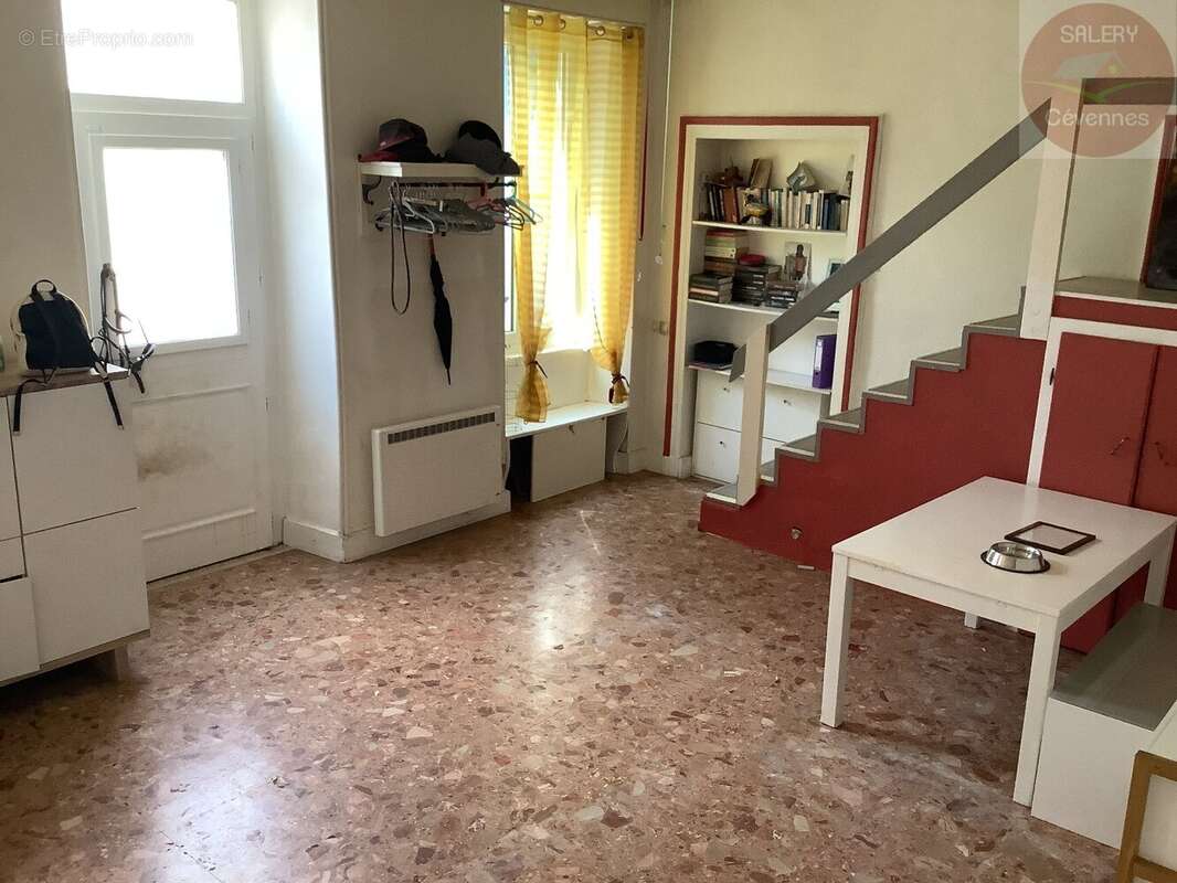 Maison à VEZENOBRES