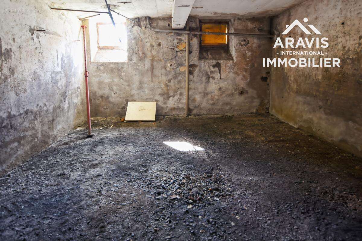 Maison à LA RIVIERE-ENVERSE