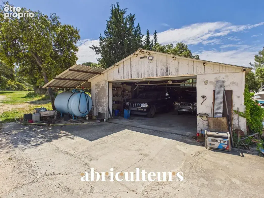 Maison familiale en pierre à vendre à Grans, sur un jardin arboré de 254 m² (13250) - photo 19