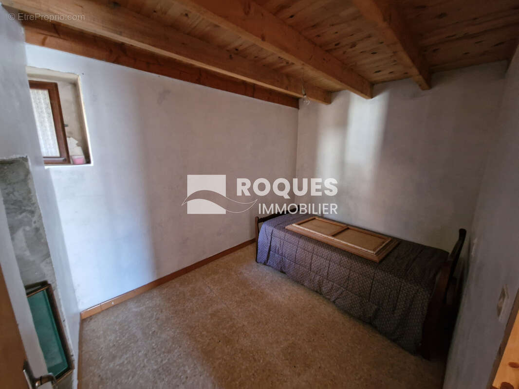 Sur la commune de Castanet-le-Haut, à vendre charmante maison de village 4 pièces d'environ 75 m2 avec garage - photo 18