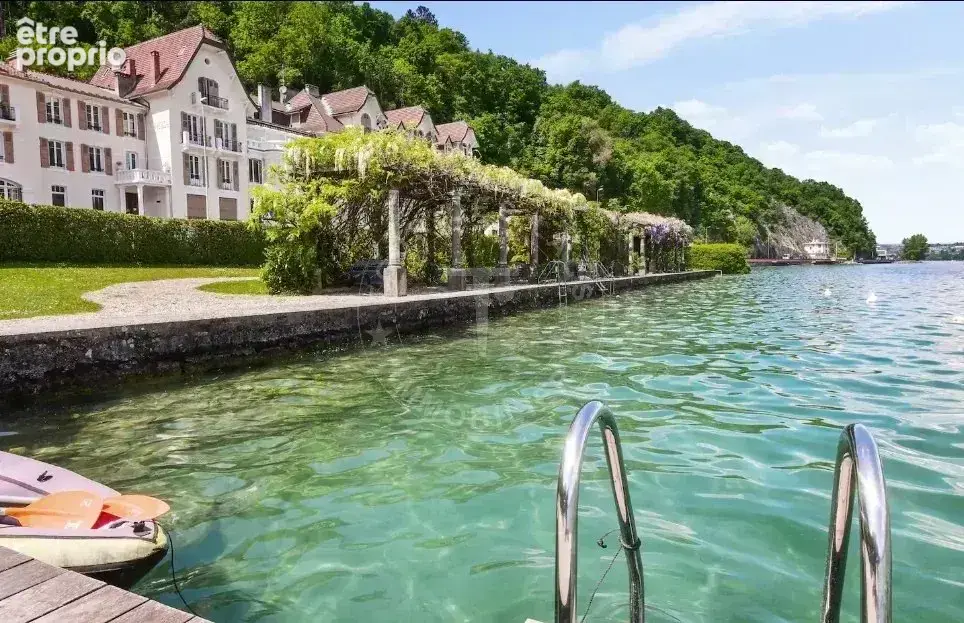 A vendre sur Sevrier, Superbe T2 avec plage privée - photo 2