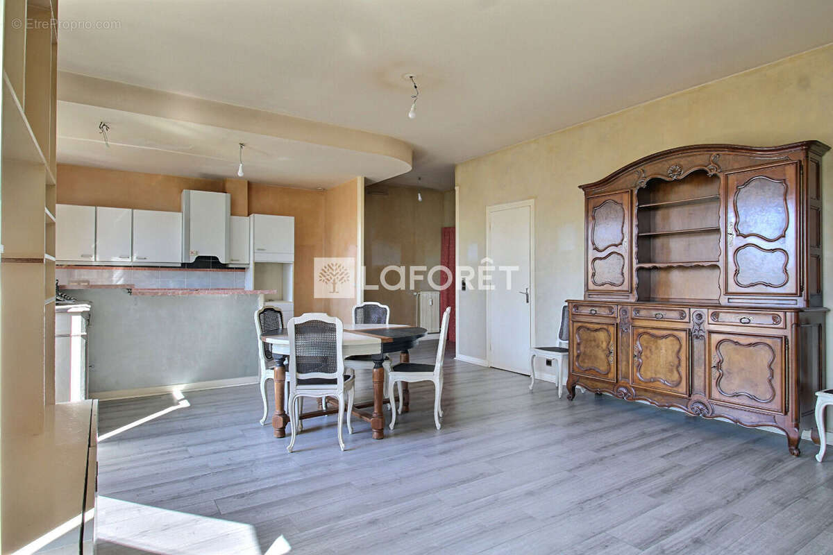 Appartement à NEUVILLE-SUR-SAONE