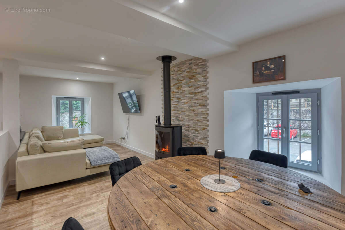 Maison à COGNIN-LES-GORGES